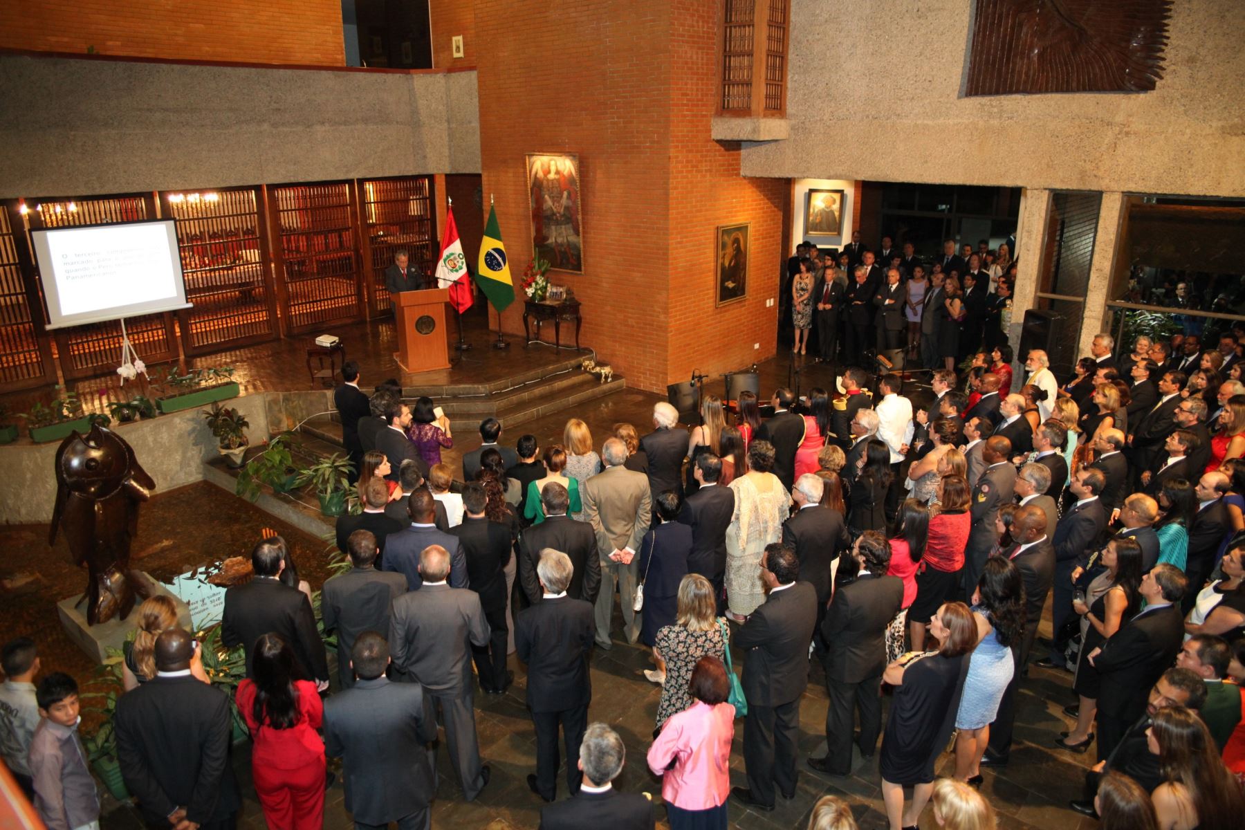 Embaja de Perú en Brasil conmemoró 194 aniversario patrio.