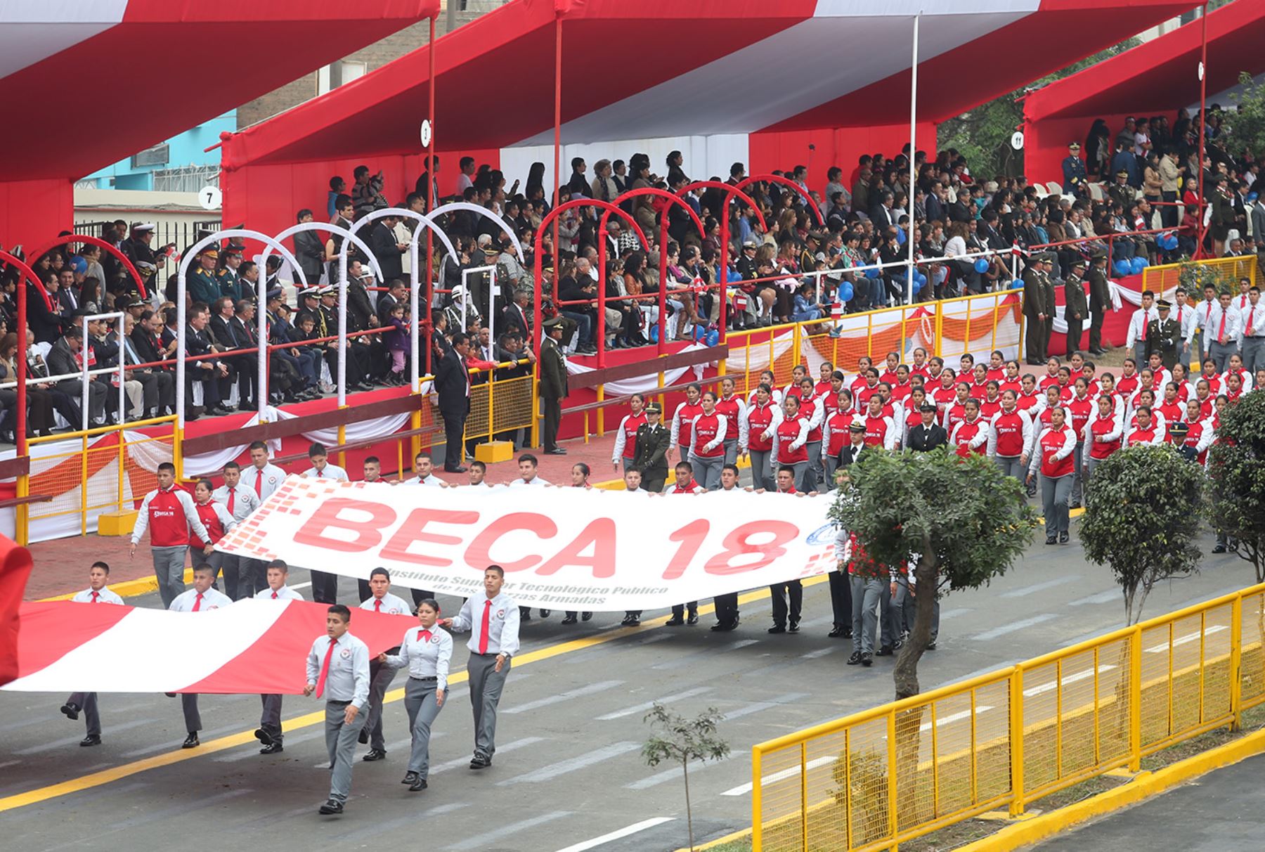 LIMA,PERÚ-JULIO 29.Becarios participan nuevamente en desfile cívico militar.Foto: ANDINA/ Melina Mejía