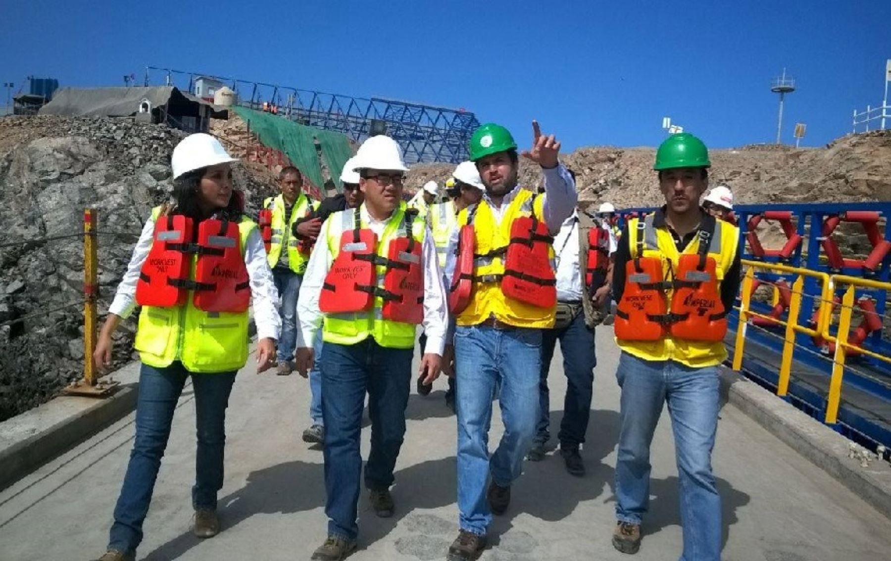Ministro de Transportes y Comunicaciones, José Gallardo, inspeccionó diversas obras viales en Arequipa.