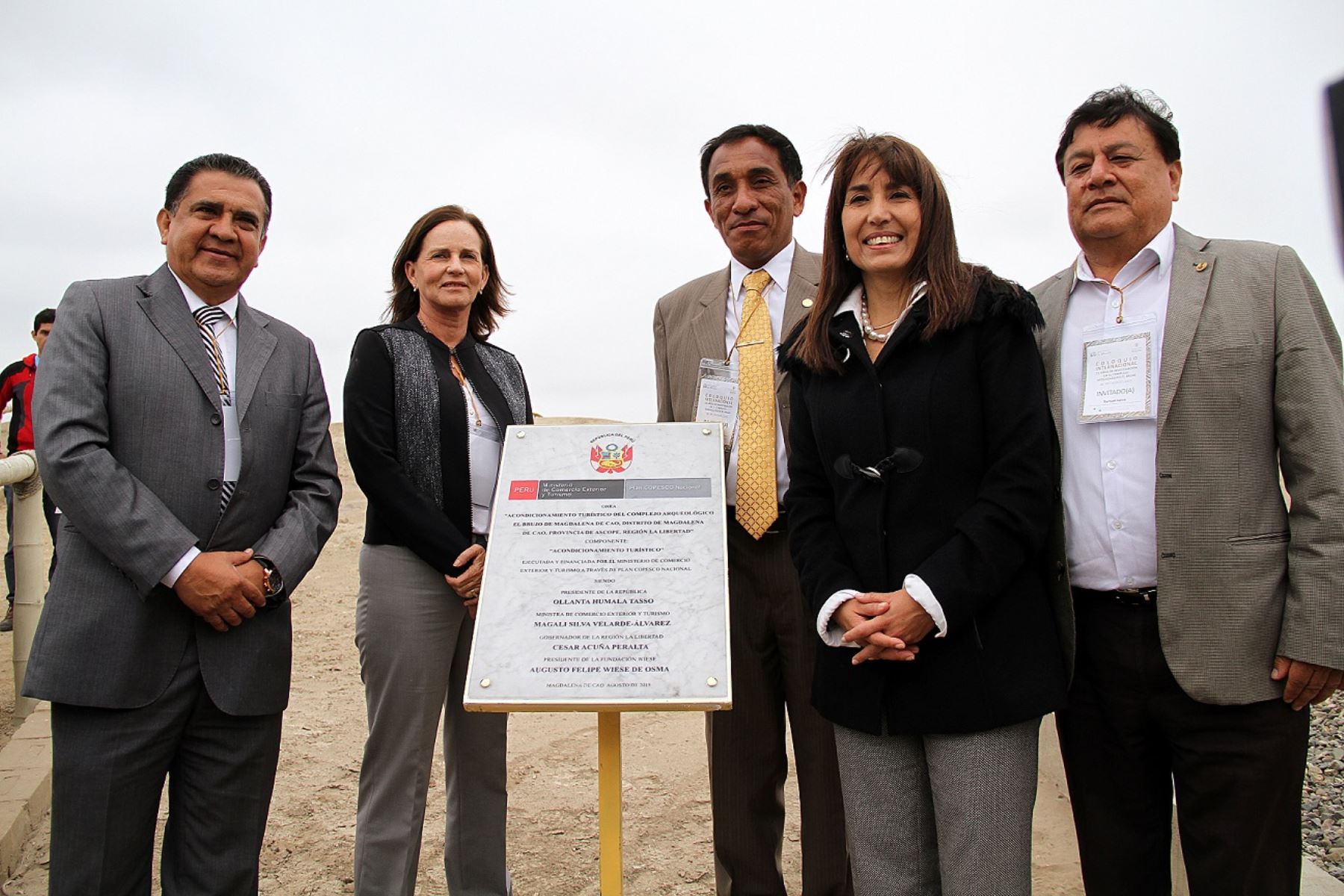 Ministrra Magali Silva entrega obras en complejo arqueológico El Brujo.