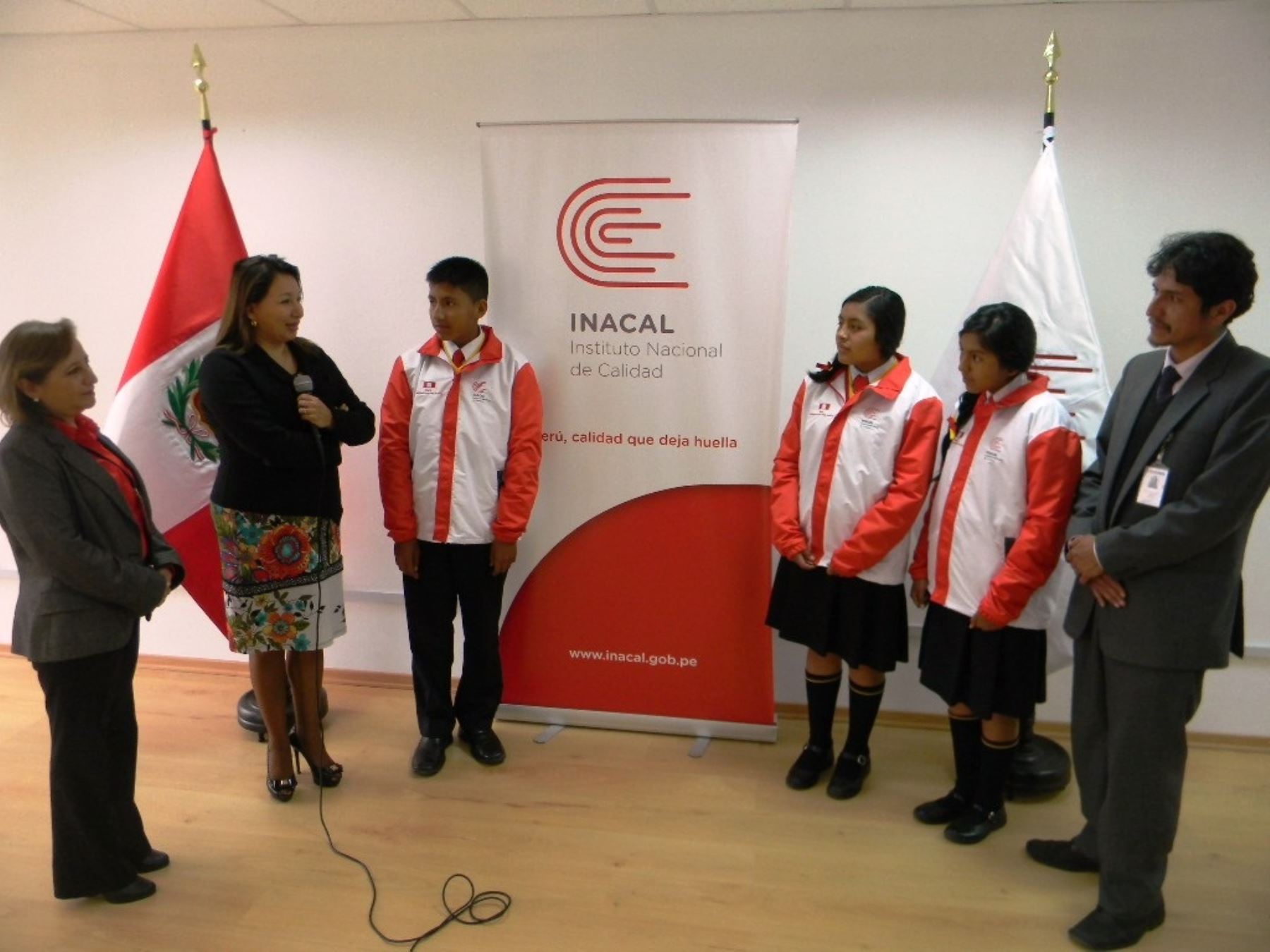 Estudiantes del COAR Cusco ganadores de medalla de oro en Olimpiada Internacional de Normalización, fueron capacitados en Inacal.