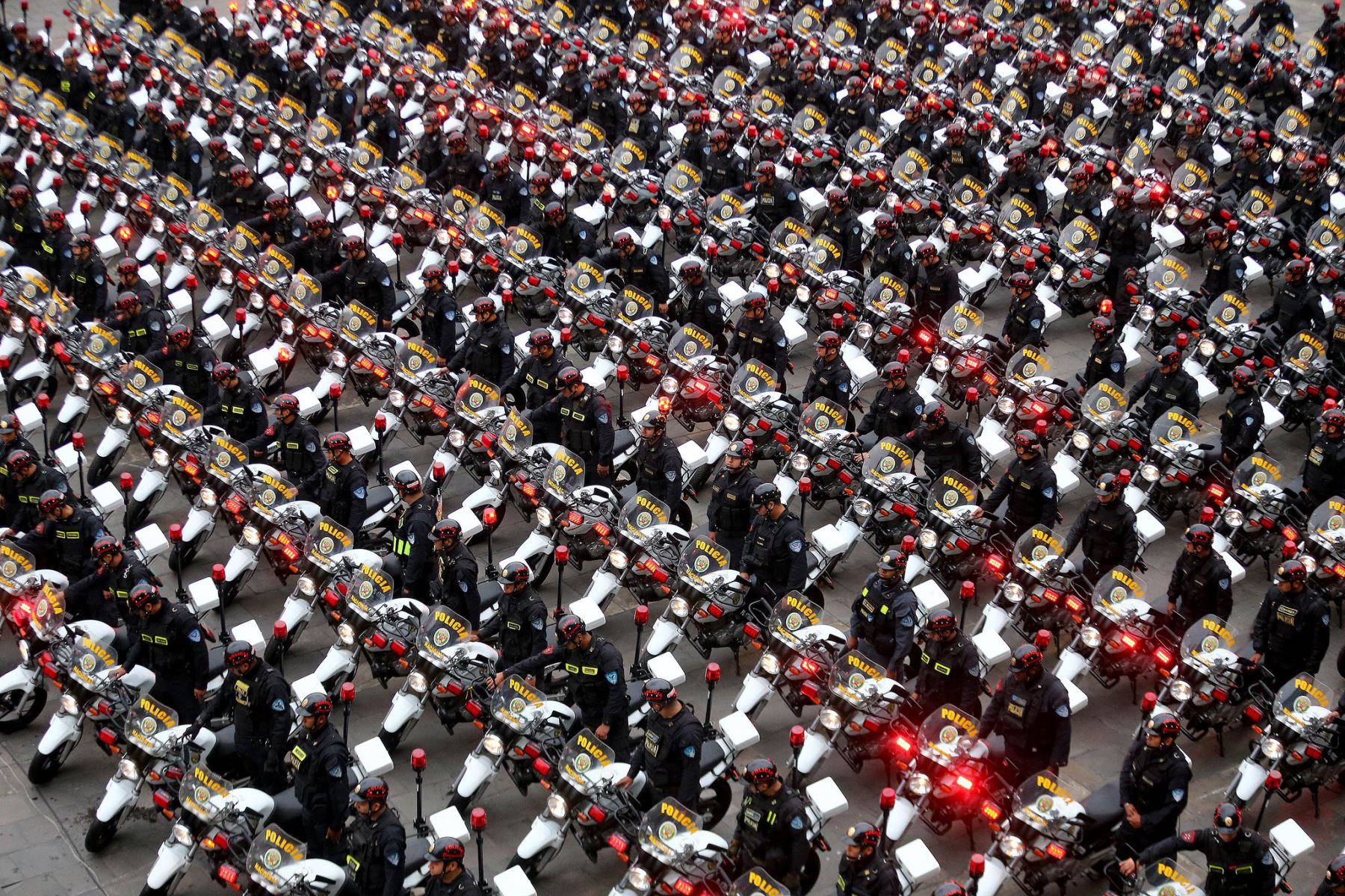 Presidente Ollanta Humala hace entrega de 560 nuevas motocicletas para patrullaje a la Policía Nacional del Perú