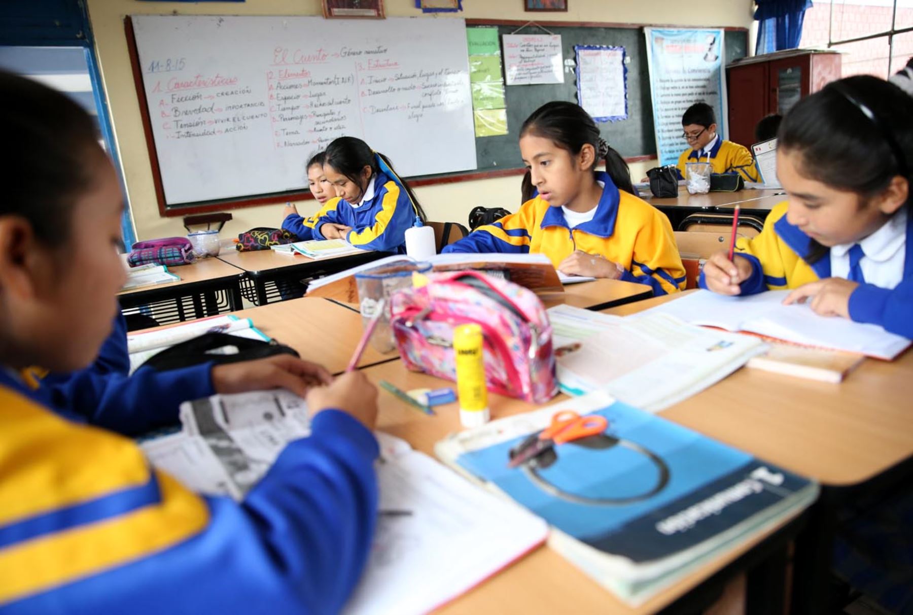 Estudiantes De Primaria De Escuelas Públicas Recibirán Tablets Y Kits ...