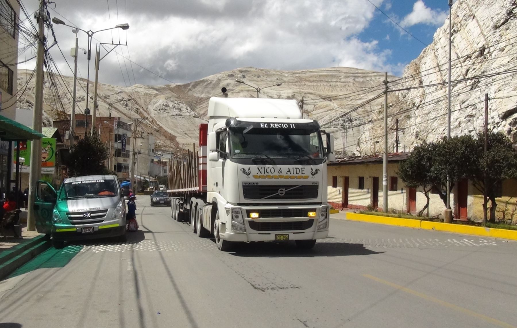 El tránsito en la Carretera Central, a la altura de La Oroya, se desarrolla sin problemas. ANDINA/Pedro Tinoco