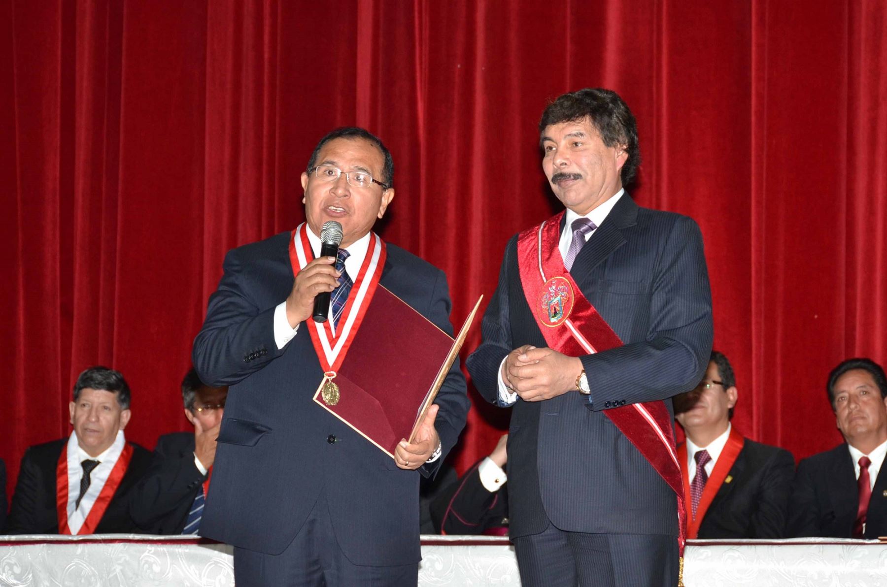Presidente del Poder Judicial, Víctor Ticona, fue distinguido en Arequipa.