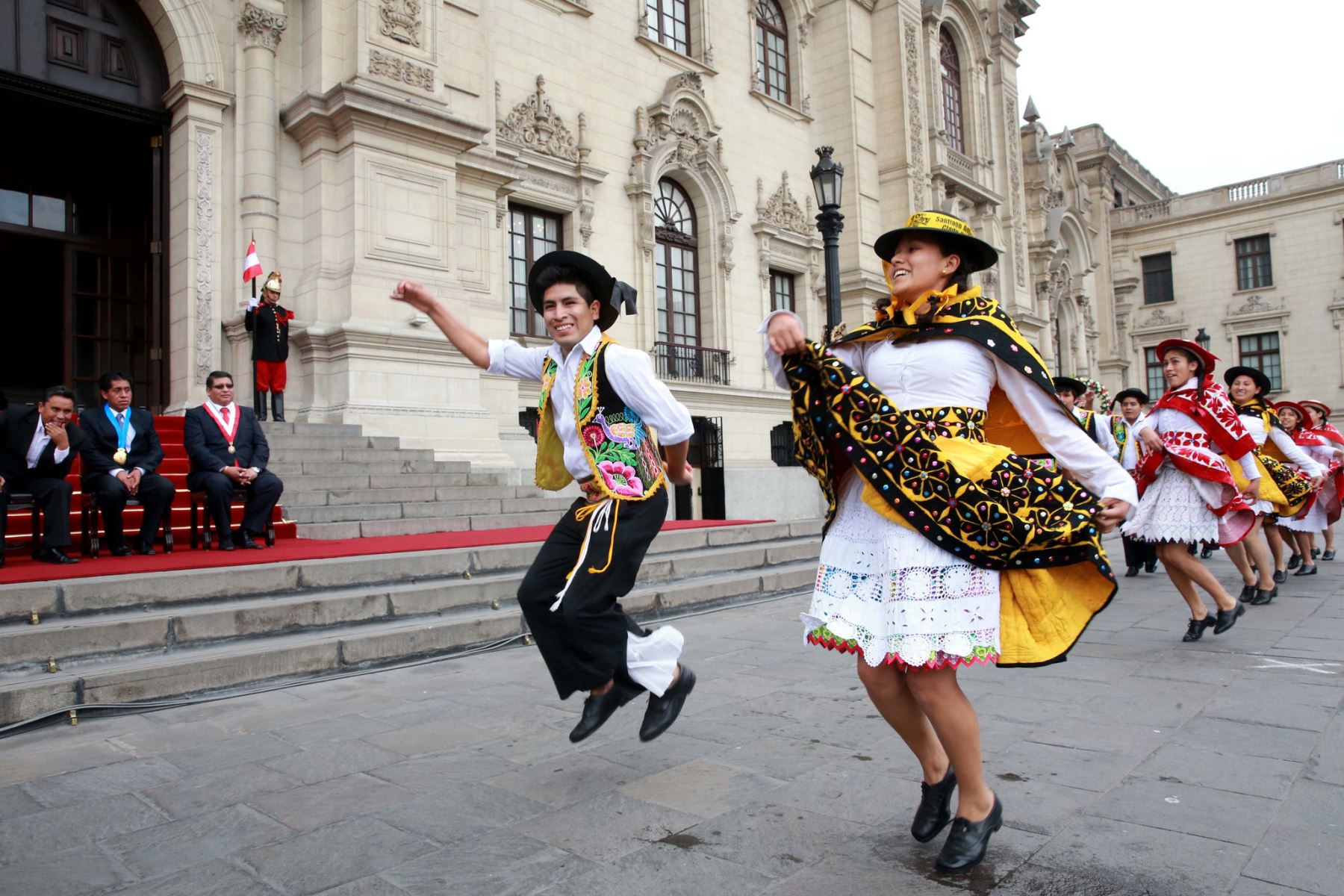 Danzas típicas de Junín en honor a Santa Rosa de Lima. en el Patio de Honor de Palacio de Gobierno. Foto: Presidencia.