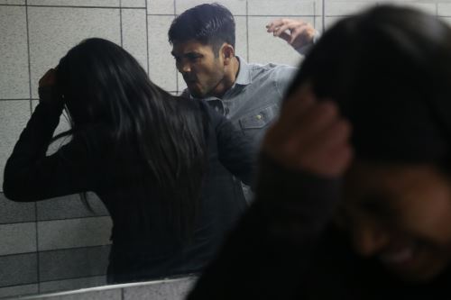 Mujeres maltratadas y con baja autoestima pueden ser víctimas de feminicidio. Foto:ANDINA/Oscar Farje