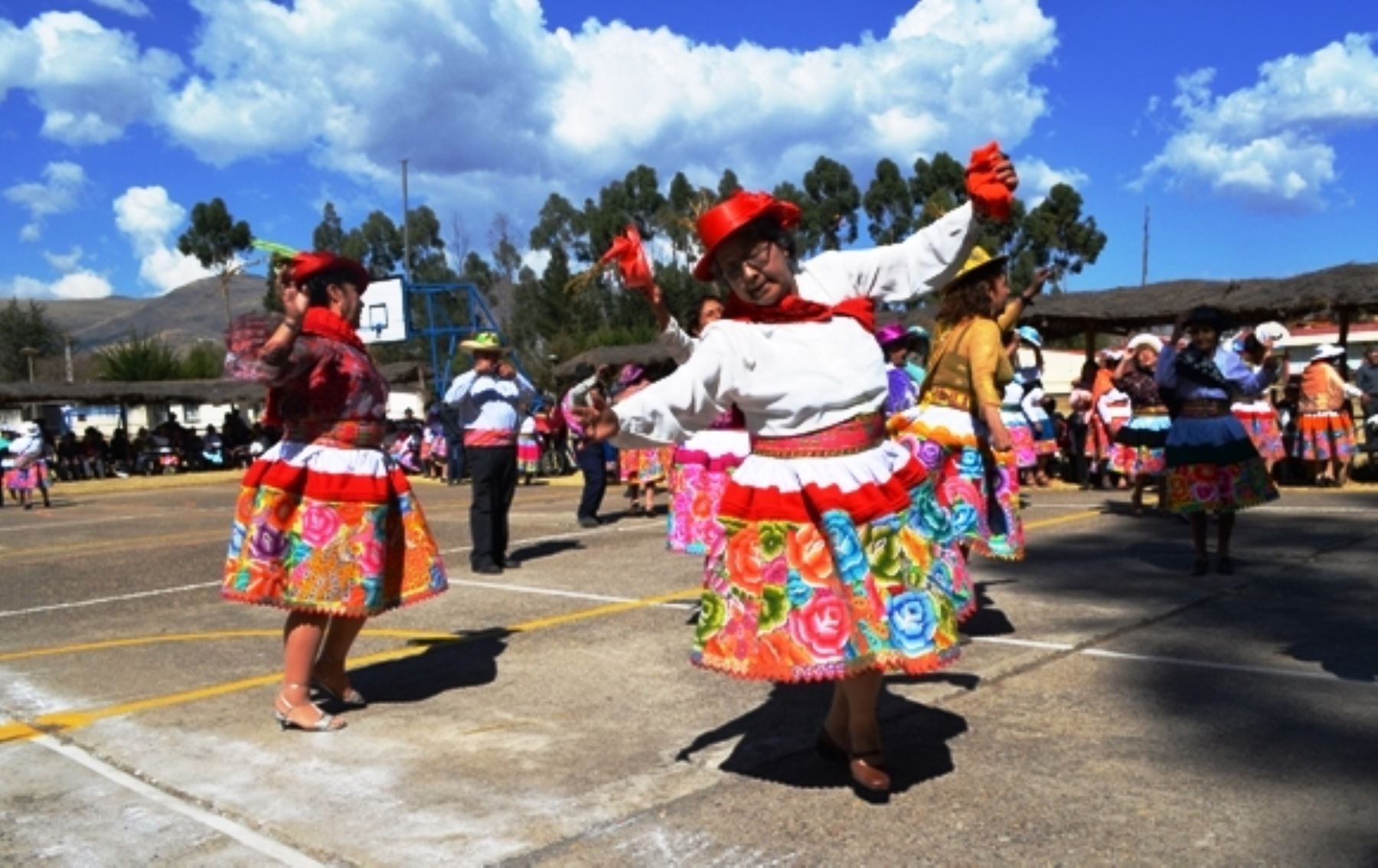 Adultos mayores de Huancayo celebran su día a ritmo del Santiago. Foto: ANDINA/Difusión.