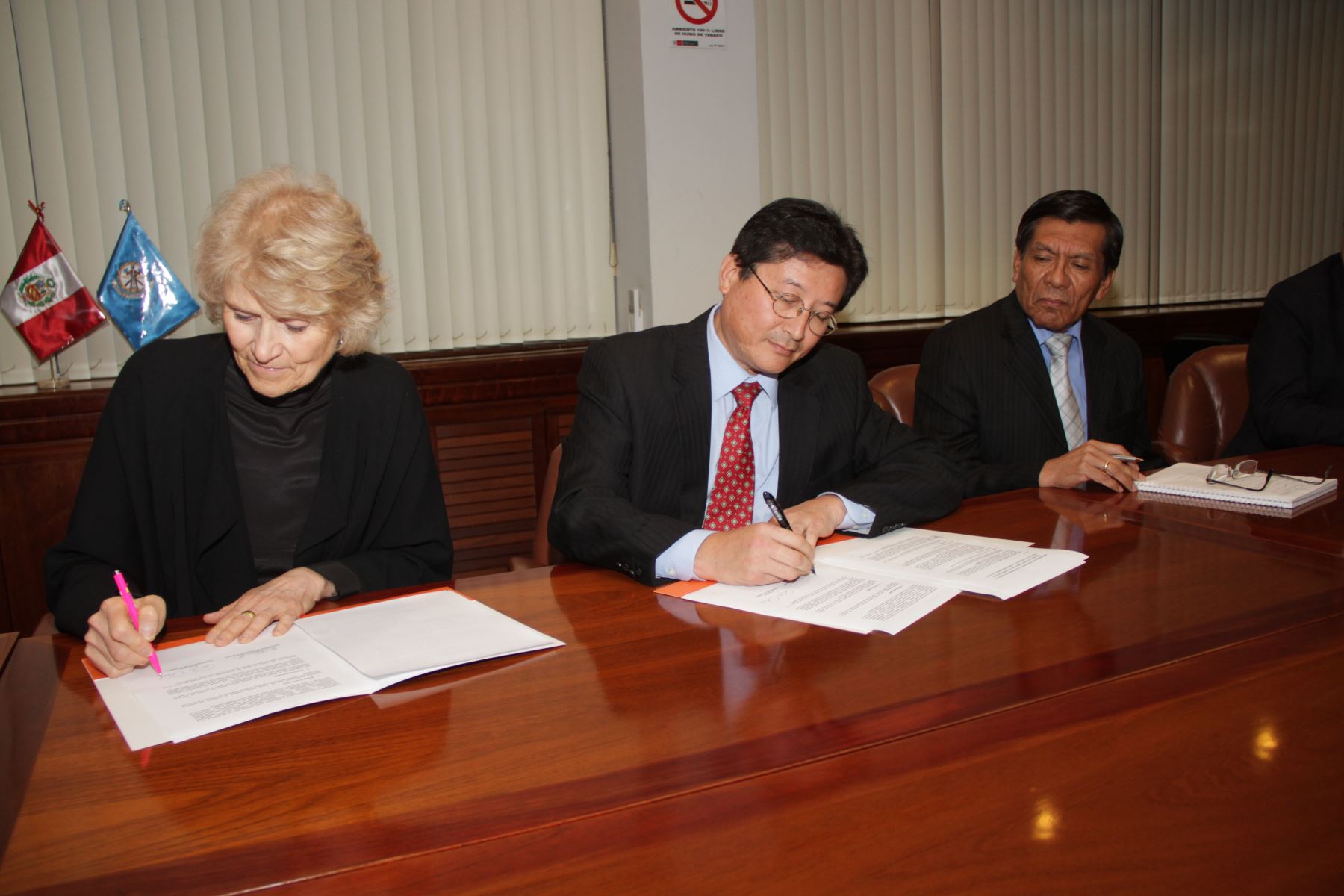 Firma de acuerdo para desarrollar minería peruana. Foto: MEM.