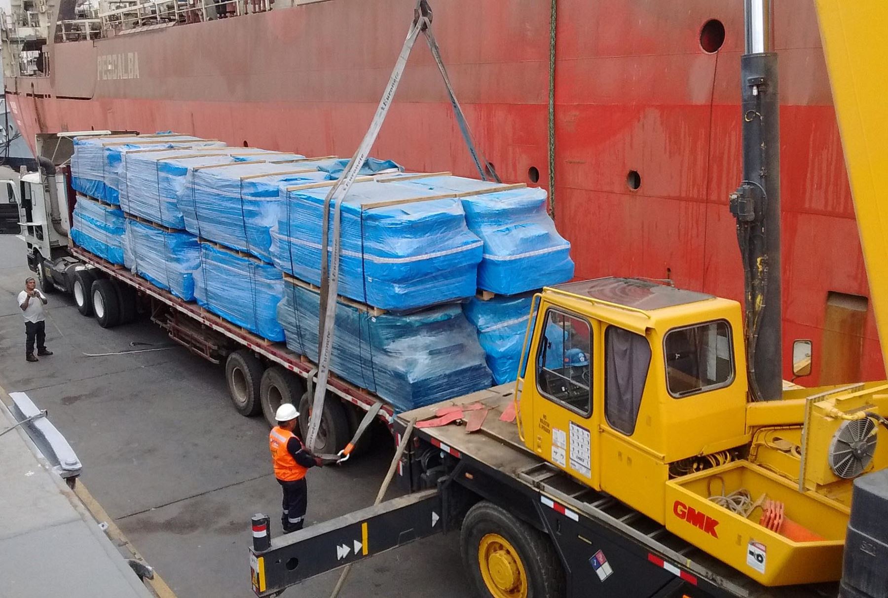 Parte de la carga de ayuda que se transportará al norte del país ante la eventualidad del fenómeno de El Niño.Foto: ANDINA/MVCS/ Karel Navarro
