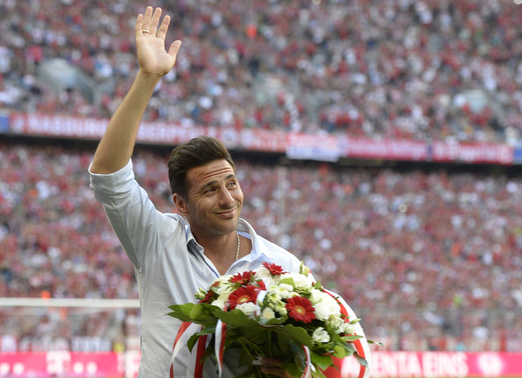 Claudio Pizarro recibió homenaje por el Bayern Múnich.