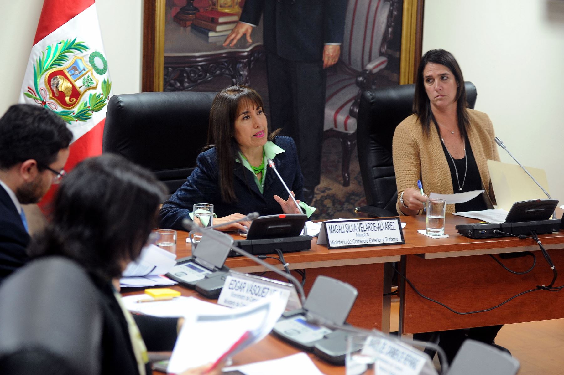 Ministra de Comercio Exterior y Turismo, Magali Silva, expone ante la comisión respectiva del Congreso que preside Gabriela Pérez del Solar. Difusión