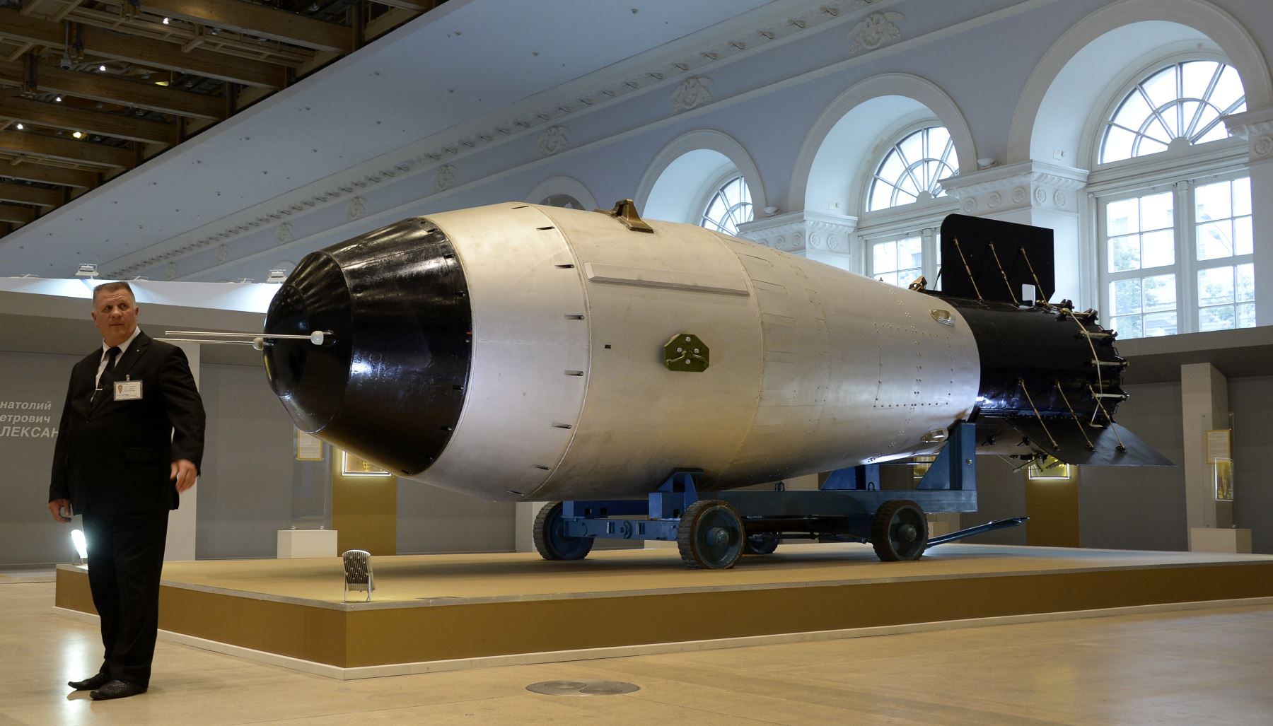 Bomba de hidrógeno soviética AN- 602 (Bomba del Zar) se muestra en la exposición dedicada al 70 aniversario de la industria nuclear de Rusia en Moscú. El arma nuclear más potente jamás detonada fue probado por primera vez el 30 de octubre 1961. Foto: AFP