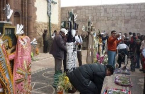Celebración está centrada en la Cruz, porque representa el sacrificio del hijo de Dios.