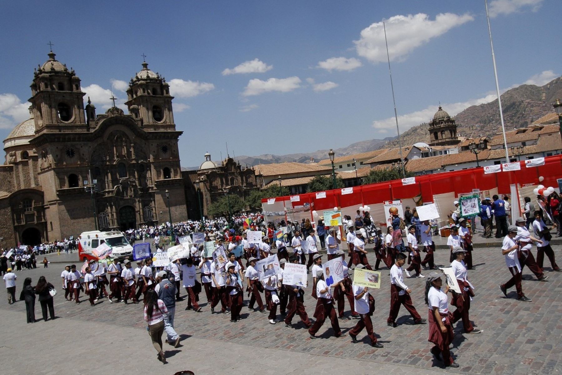 Pasacalle en Cusco contra el maltrato infantil. ANDINA/Percy Hurtado