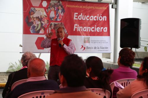 Taller de educación financiera dictado por el Banco de la Nación.