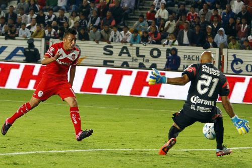 Christian Cueva fue pieza clave en el triunfo del Toluca sobre el Pachuca.