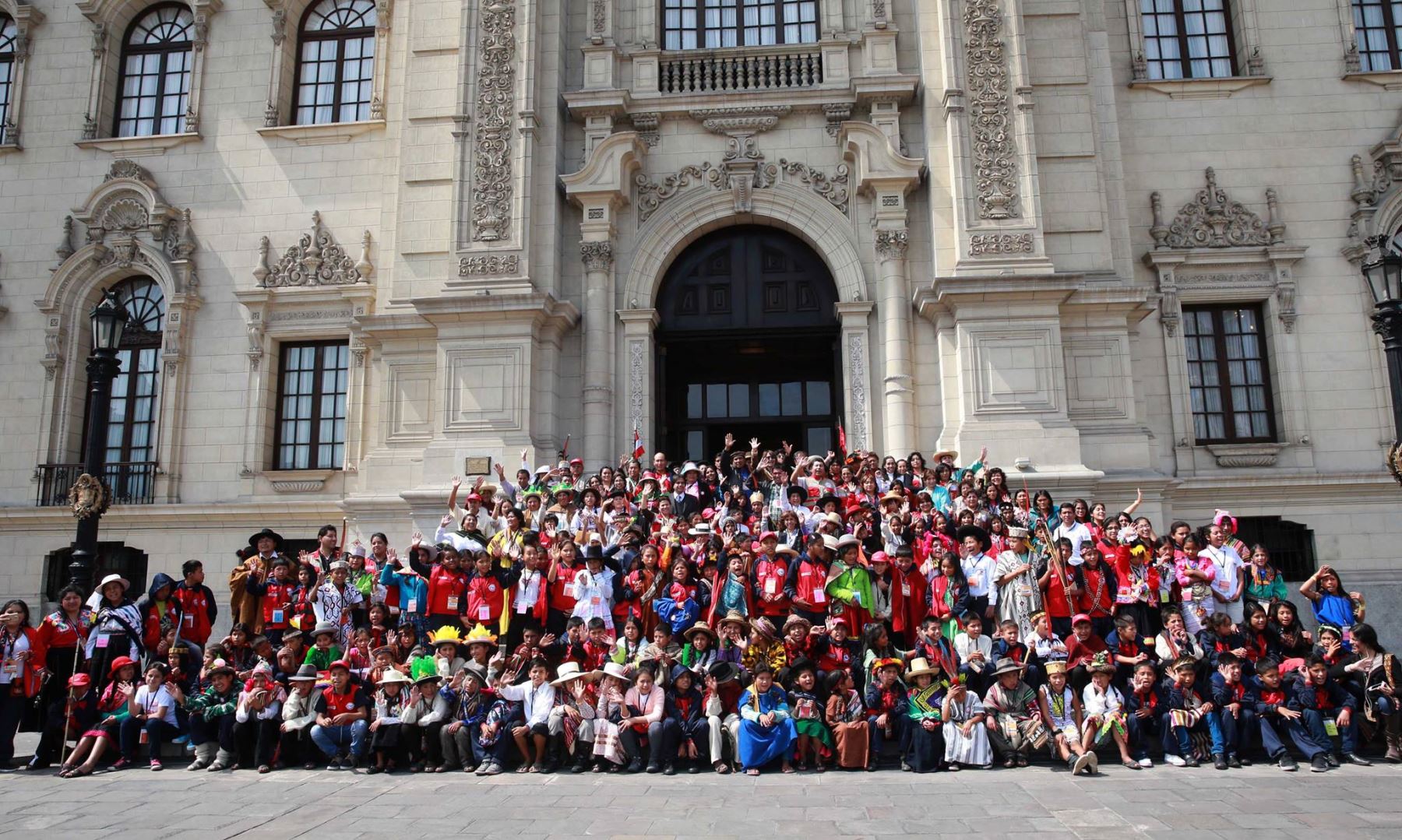 "Tinkuy" reunió en Palacio de Gobierno a niños indígenas y afroperuanos.