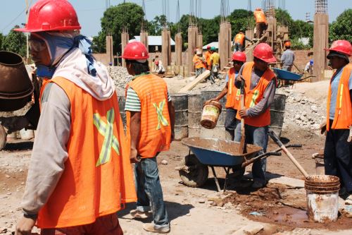Programa Impulsa Perú beneficia a más de 48,000 personas de 24 regiones.