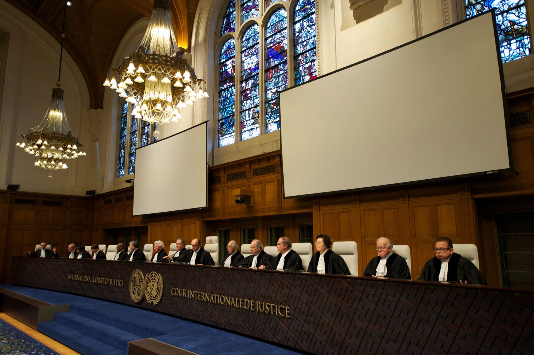 Jueces de la Corte Internacional de Justicia (CIJ ) se sientan en el tribunal. Foto: AFP