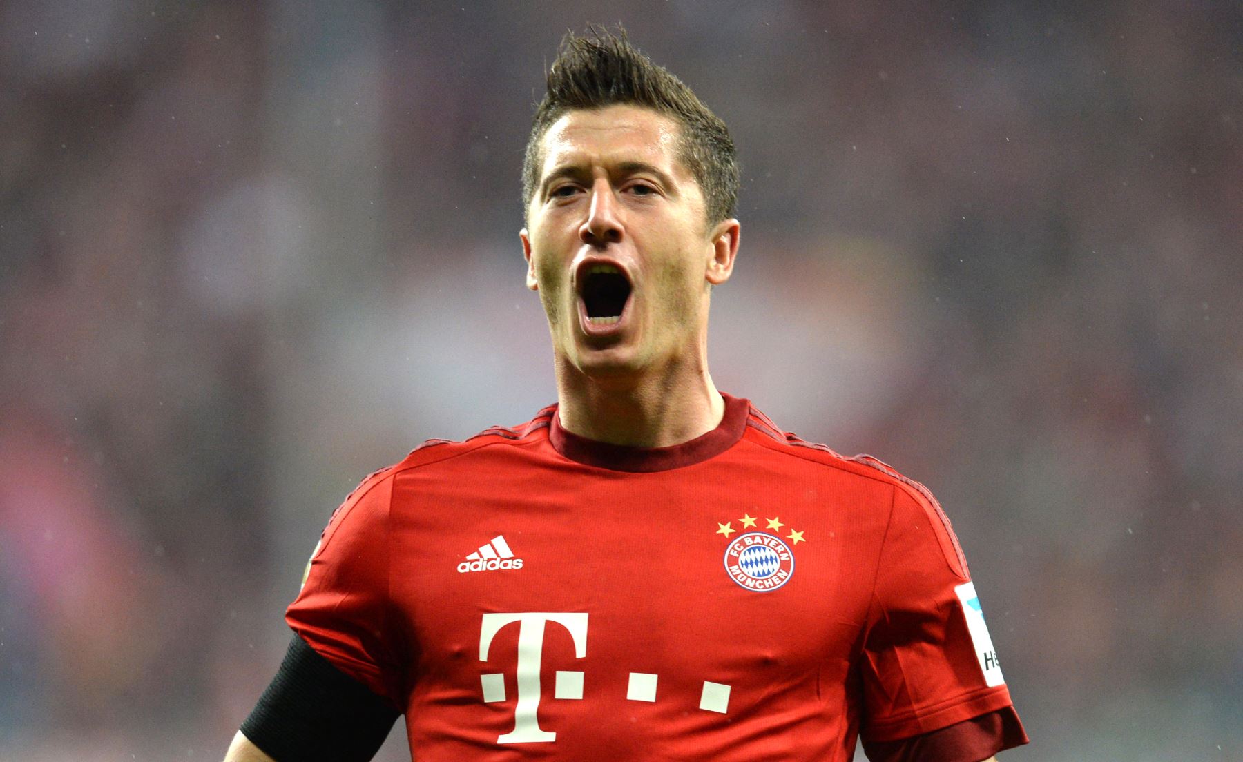 Robert Lewandowski anotó los cinco tantos en la goleada del Bayern Múnich al Wolfsburgo.