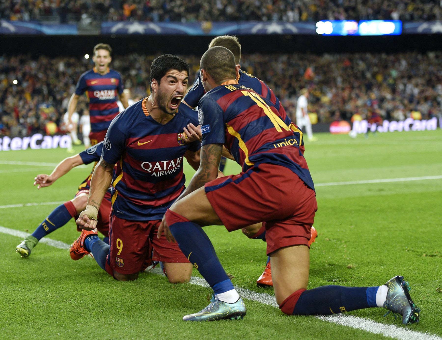 Luis Suárez anotó el gol del triunfo del Barcelona 2-1 ante el Bayer Leverkusen. Foto: AFP.