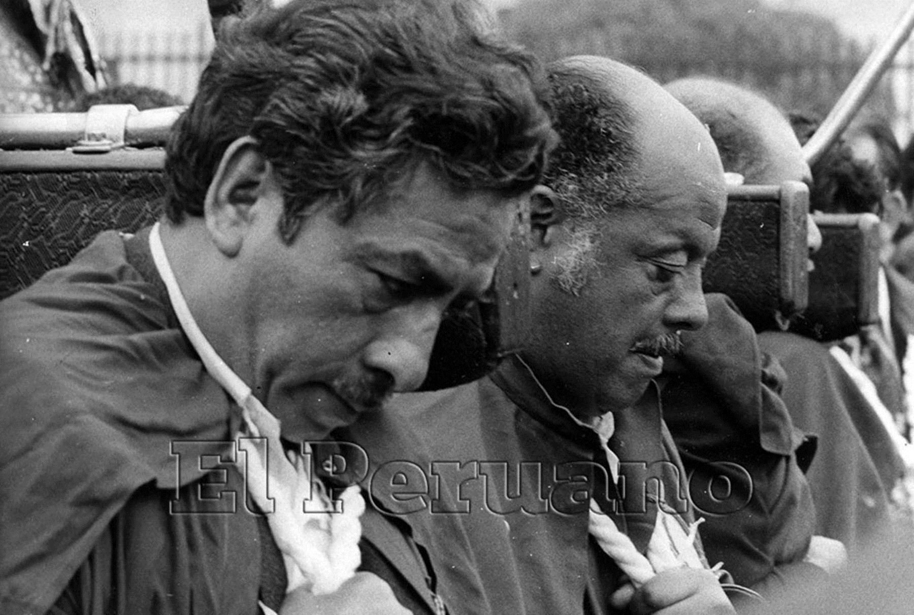 Lima - 18 octubre 1978 / Cuadrilla de cargadores del Señor de los Milagros.