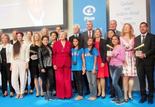 Premian en Alemania a programa radial conducido por niños cajamarquinos que defiende sus derechos.