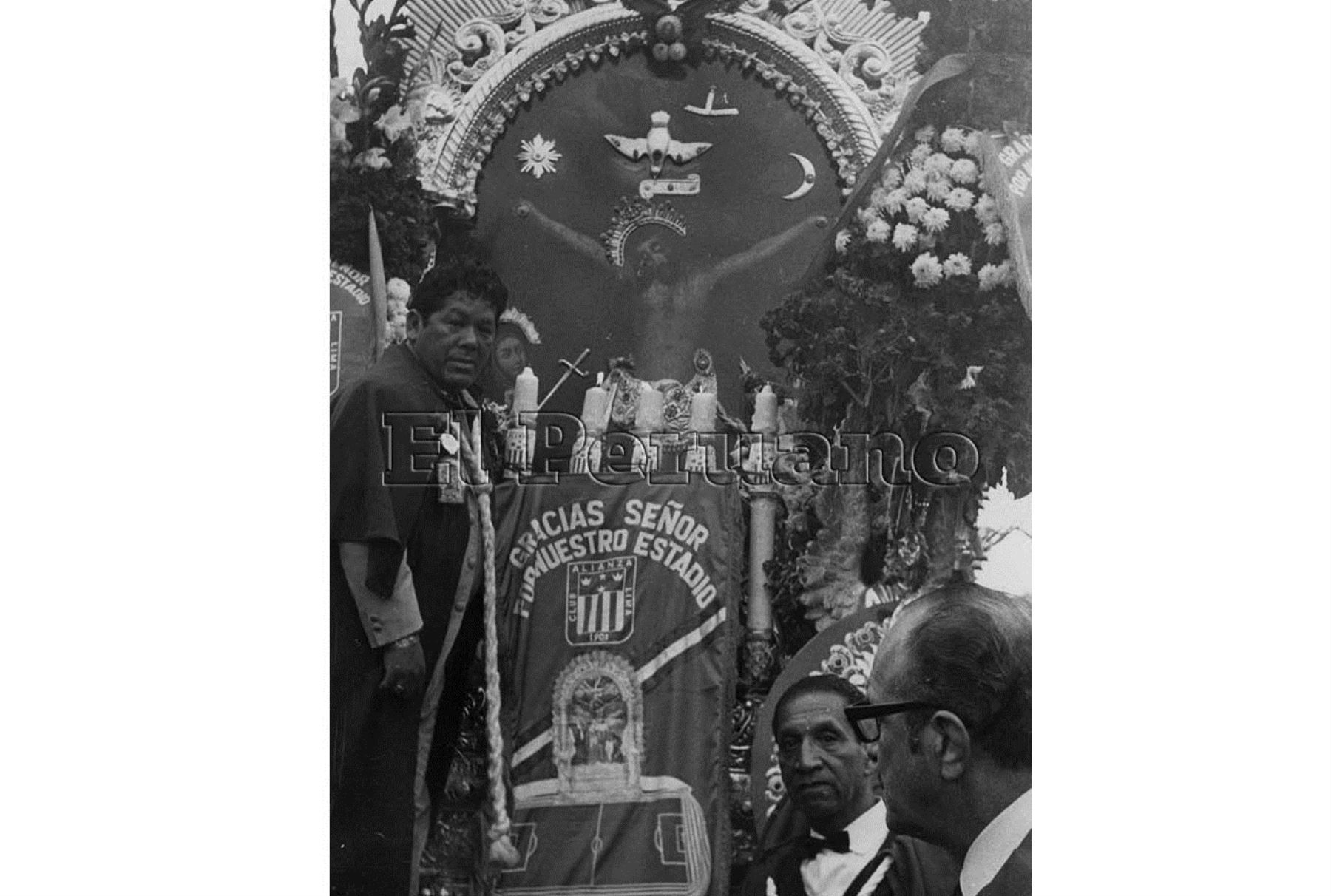 Alianza Lima en la procesión del Señor de los Milagros  1,974