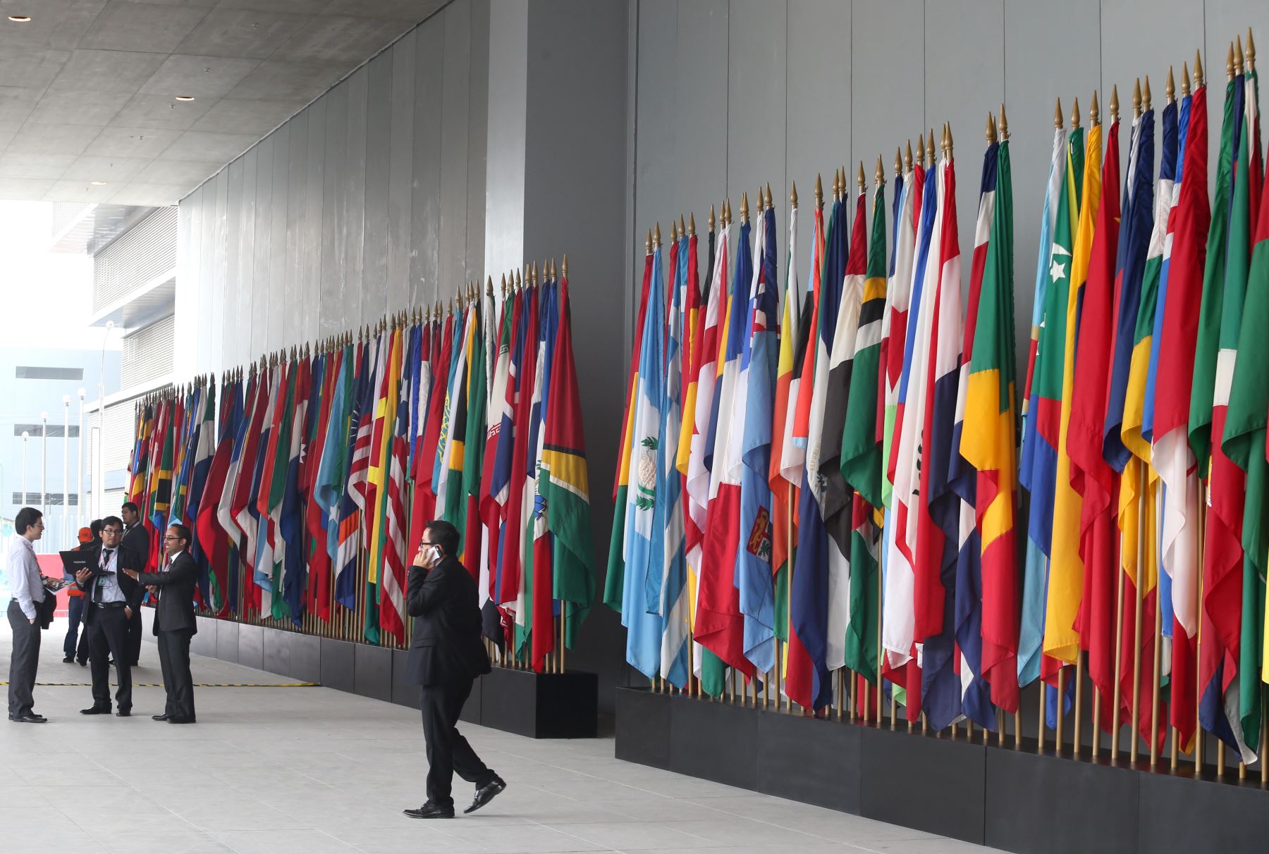 LIMA,PERÚ- OCTUBRE 05. Banderas de los países participantes a las Reuniones Anuales del Banco Mundial y FIM Internacional Foto: ANDINA/Melina Mejía