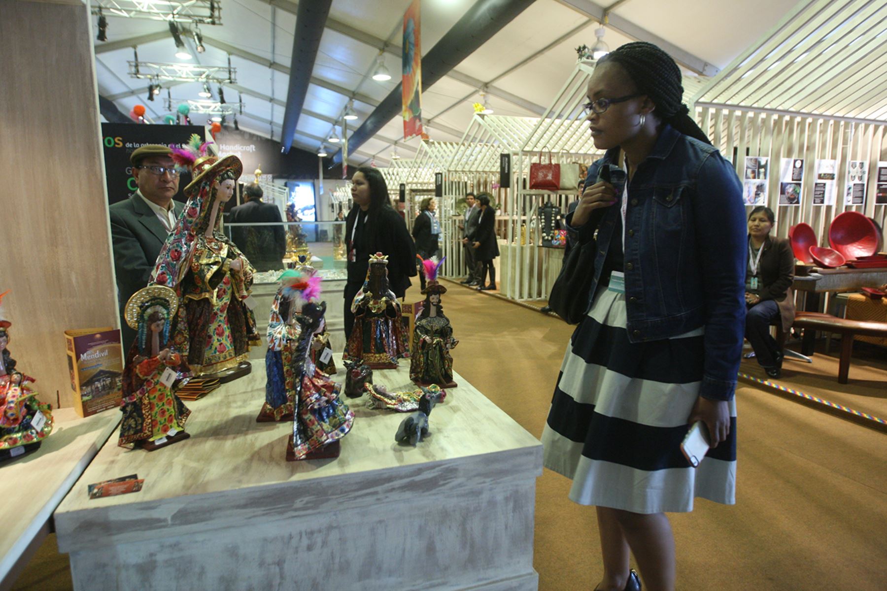 LIMA, PERÚ - OCTUBRE 06.Exhibición de artesanías peruanas durante las Reuniones Anuales del Banco Mundial y Fondo Monetario Internacional.
Foto: ANDINA/Juan Carlos Guzmán Negrini.