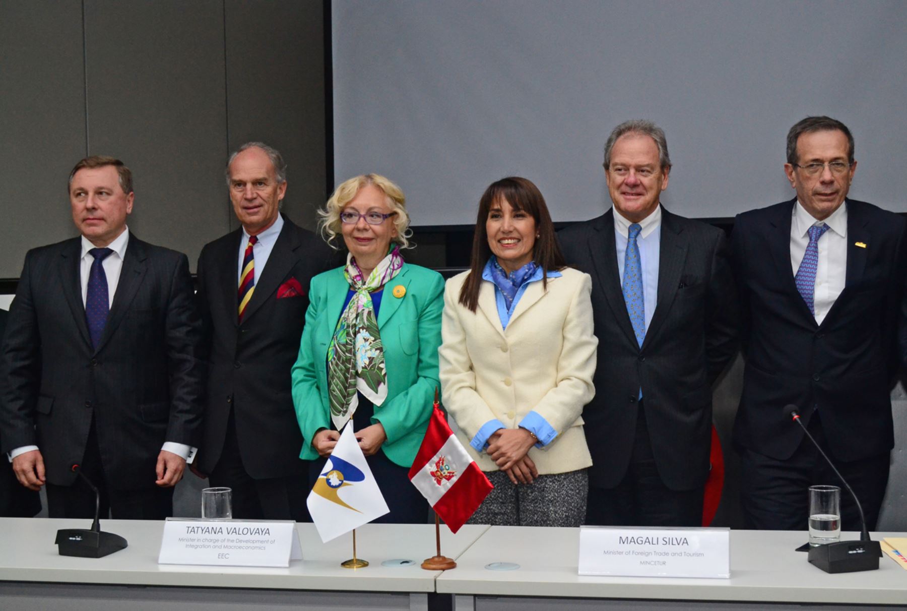 LIMA, PERÚ - OCTUBRE 06. Ministra de Comercio Exterior y Turismo, Magali Silva, firmó convenio de cooperación con la Comisión Económica Euroasiática. Foto: ANDINA/ Diana Marcelo
