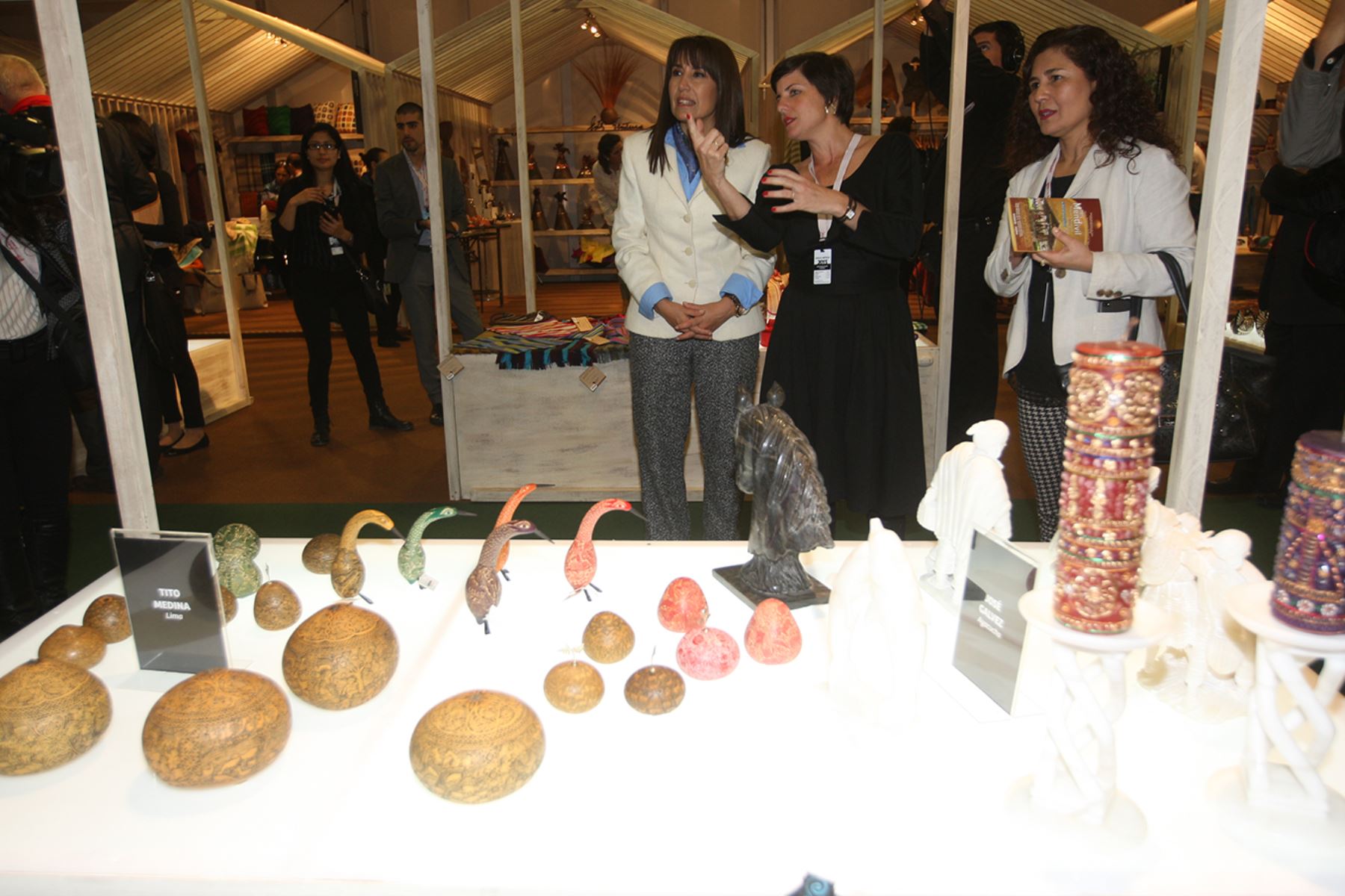 LIMA, PERÚ - OCTUBRE 06. Magaly Silva, ministra de Turismo y Comercio Exterior, visita la zona de artesanos donde se desarrollan las Reuniones Anuales del Banco Mundial y Fondo Monetario Internacional.


Foto: ANDINA/Juan Carlos Guzmán Negrini.