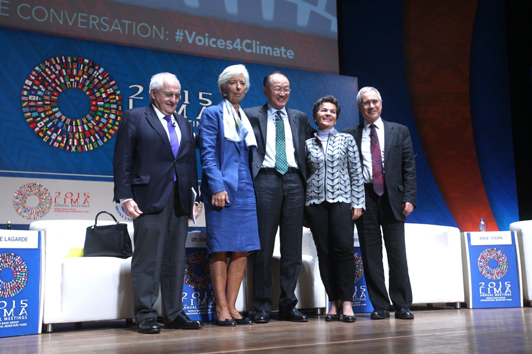 LIMA, PERÚ - OCTUBRE 07. Seminario: Respondiendo a los desafíos del cambio climático. Participan Christine Lagarde, directora gerente del FMI, Jim Yong Kim, presidente del Banco Mundial, Nicholas Stern, catedrático de economía de la escuela de escuela de economía de Londres y Christiana figueres, secretaria ejecutiva de la convención marco de Naciones Unidas sobre el cambio climático.

Foto: ANDINA/Juan Carlos Guzmán Negrini.