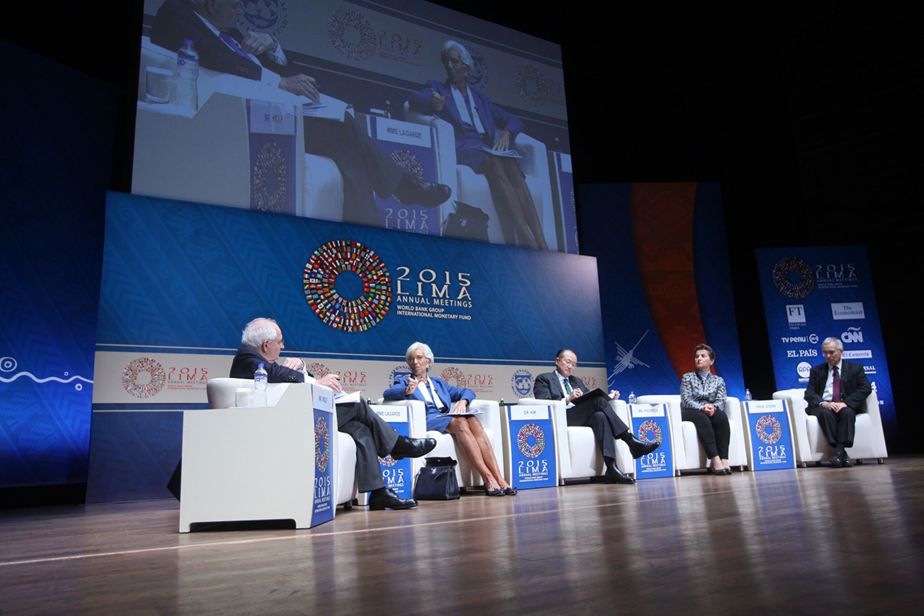 LIMA, PERÚ - OCTUBRE 07. Seminario: Respondiendo a los desafíos del cambio climático. Participan Christine Lagarde, directora gerente del FMI, Jim Yong Kim, presidente del Banco Mundial, Nicholas Stern, catedrático de economía de la escuela de escuela de economía de Londres y Christiana figueres, secretaria ejecutiva de la convención marco de Naciones Unidas sobre el cambio climático.

Foto: ANDINA/Juan Carlos Guzmán Negrini.