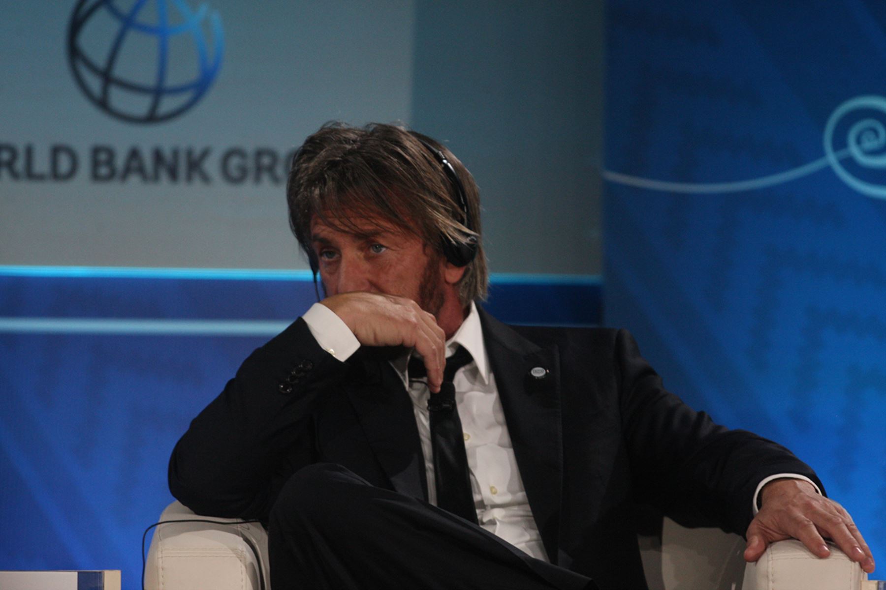 LIMA, PERÚ-  OCTUBRO 08. Actor estadounidense Sean Penn participa de uno de los foros de la Junta de Gobernadores del Banco Mundial y el FMI.

Foto: ANDINA/Juan Carlos Guzmán Negrini
