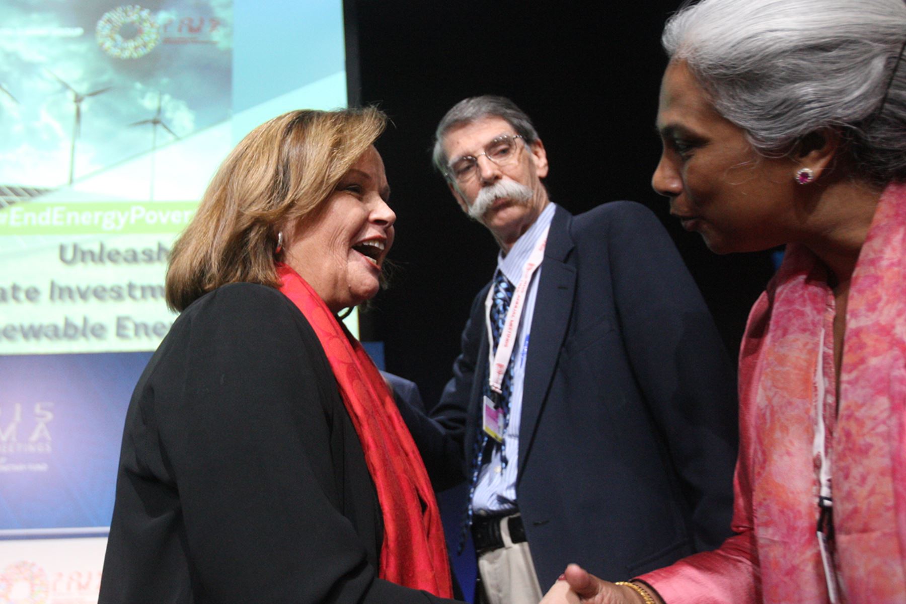 LIMA, PERÚ - OCTUBRE 09.  Exposición de la Ministra de Energía y Minas, Rosa María Ortíz en el marco de la  Reuniones Anuales de las Juntas de Gobernadores del FMI y el Banco Mundial.

Foto: ANDINA/Juan Carlos Guzmán Negrini.