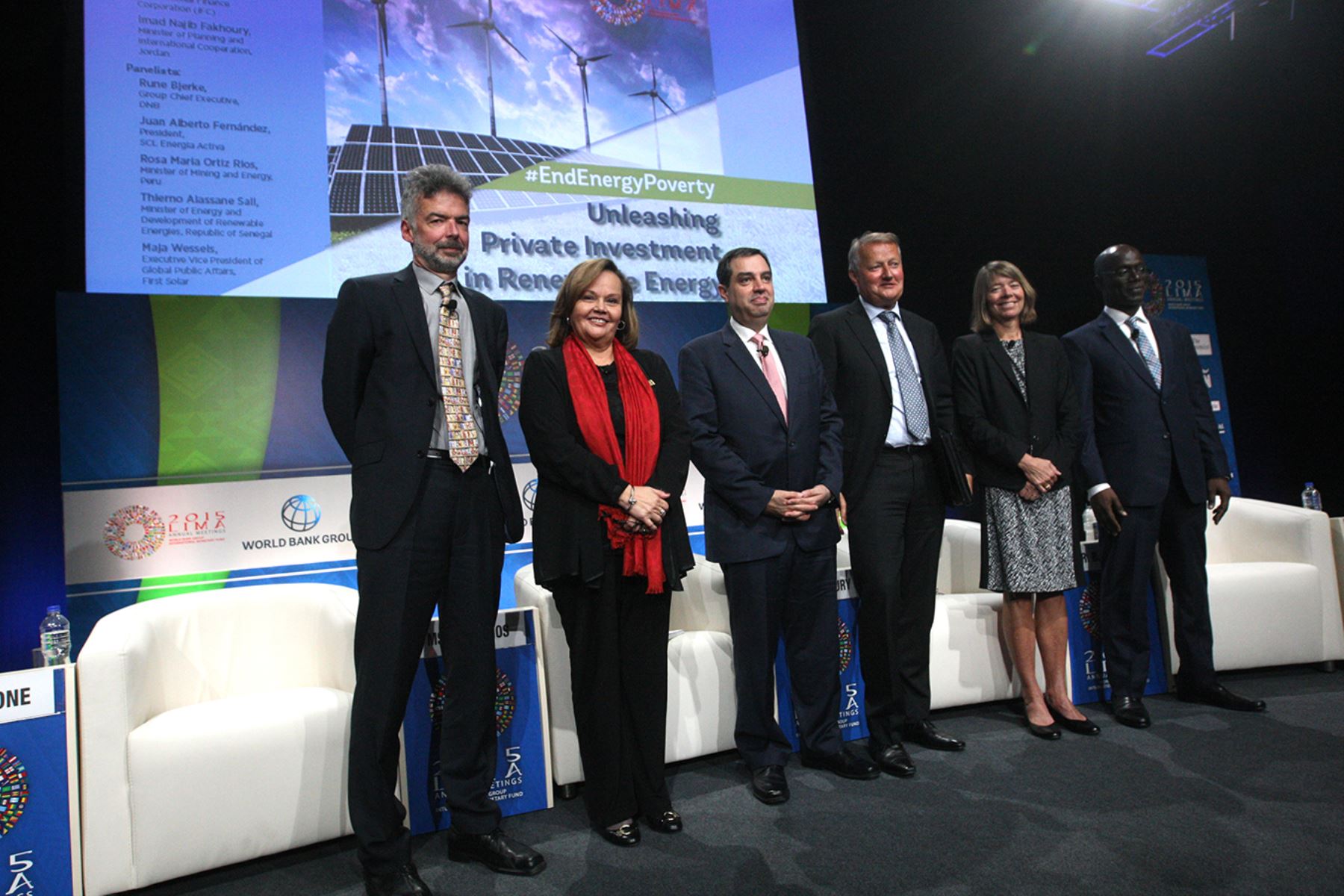 LIMA, PERÚ - OCTUBRE 09.  Exposición de la Ministra de Energía y Minas, Rosa María Ortíz en el marco de la  Reuniones Anuales de las Juntas de Gobernadores del FMI y el Banco Mundial.

Foto: ANDINA/Juan Carlos Guzmán Negrini.
