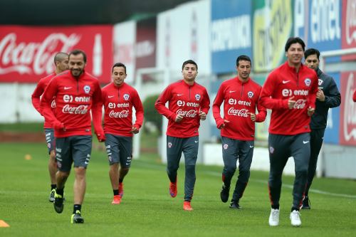 Selección chilena retoma entrenamientos para duelo ante Perú.