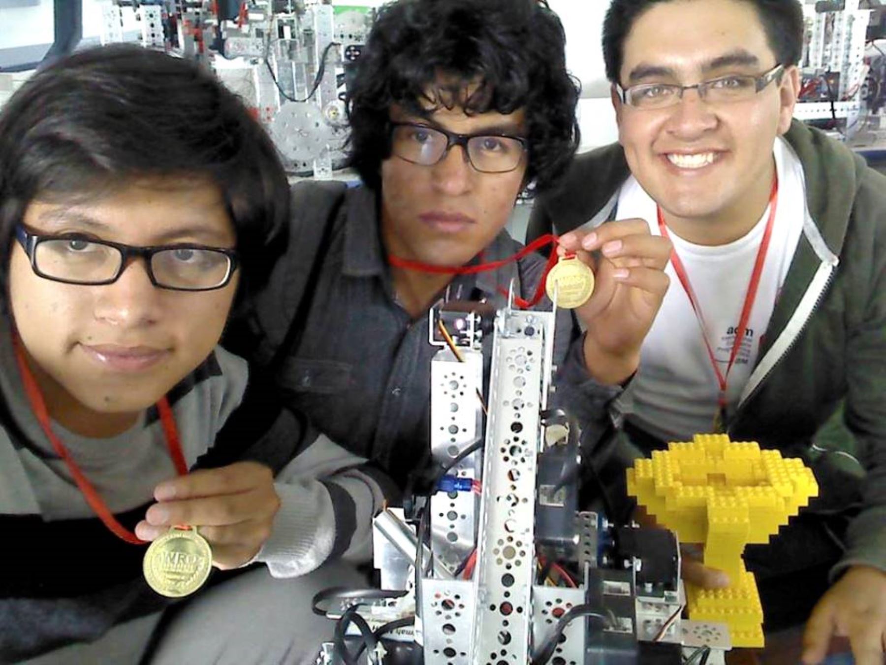 Estudiantes de la Universidad de Cajamarca representarán al Perú en Olimpiada Mundial de Robótica a realizarse en Qatar.