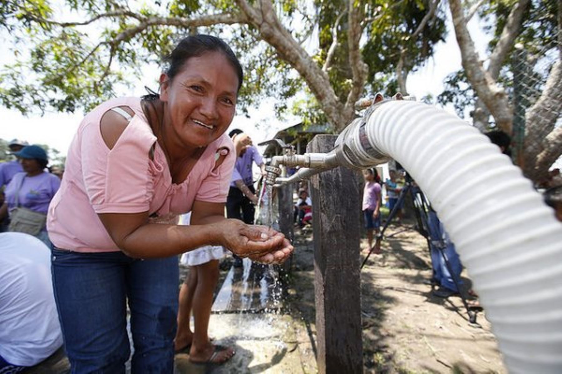 Planta de tratamiento de agua potable entregada por el Ministerio de Vivienda, Construcción y Saneamiento a las comunidades indígenas de las cuencas de ríos afluentes del Amazonas.