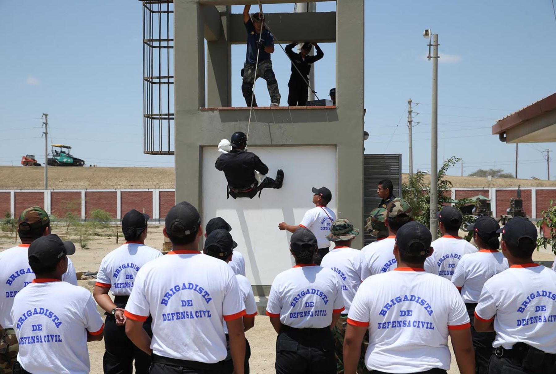 PIURA PERÚ, OCTUBRE 26. Se realizá el 3º Curso de Brigadas de Rescate, Emergencia ante fenómeno del niño, para la policía y el ejercito. Foto: ANDINA/Melina Mejía