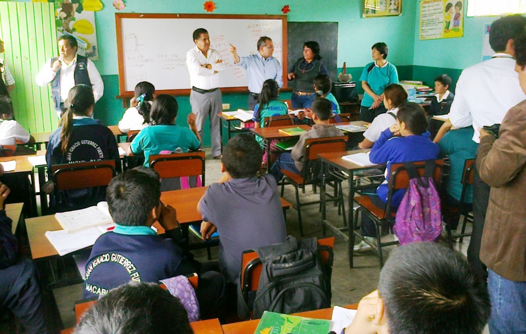 Ministro de Educación, Jaime Saavedra, visitó diversos colegios de La Libertad, para supervisar obras de prevención ante Fenómeno El Niño.