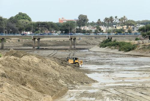 Culminan trabajos de descolmatación en tramo I del río Piura. ANDINA/Melina Mejía