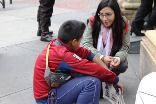 El Ministerio de la Mujer y Poblaciones Vulnerables (MIMP) a través del Servicio Educadores de Calle del Programa Integral Nacional para el Bienestar Familiar (Inabif), logró en lo que va del año que 835 niñas, niños y adolescentes dejen de trabajar en las calles de distintas ciudades del país.ANDINA/Difusión