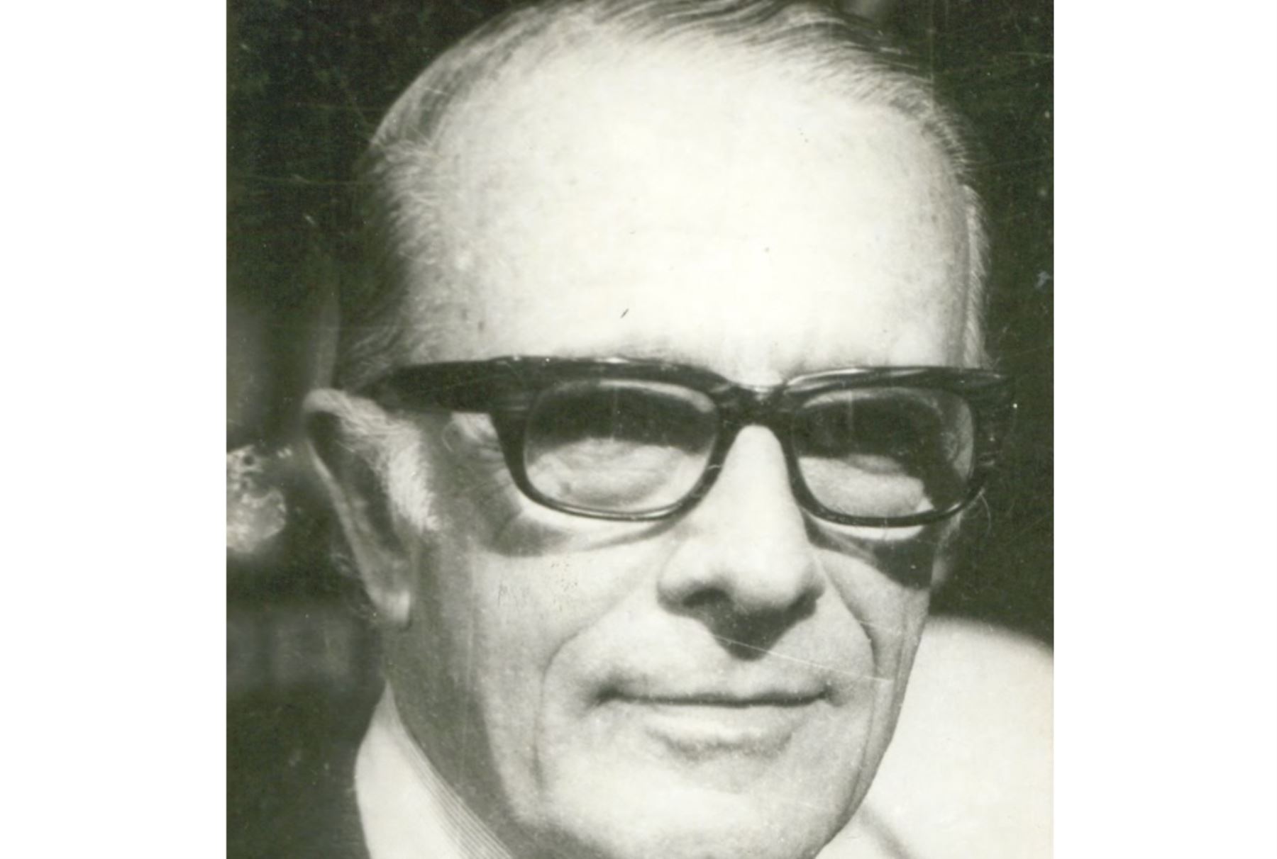 Compositor César Miró.