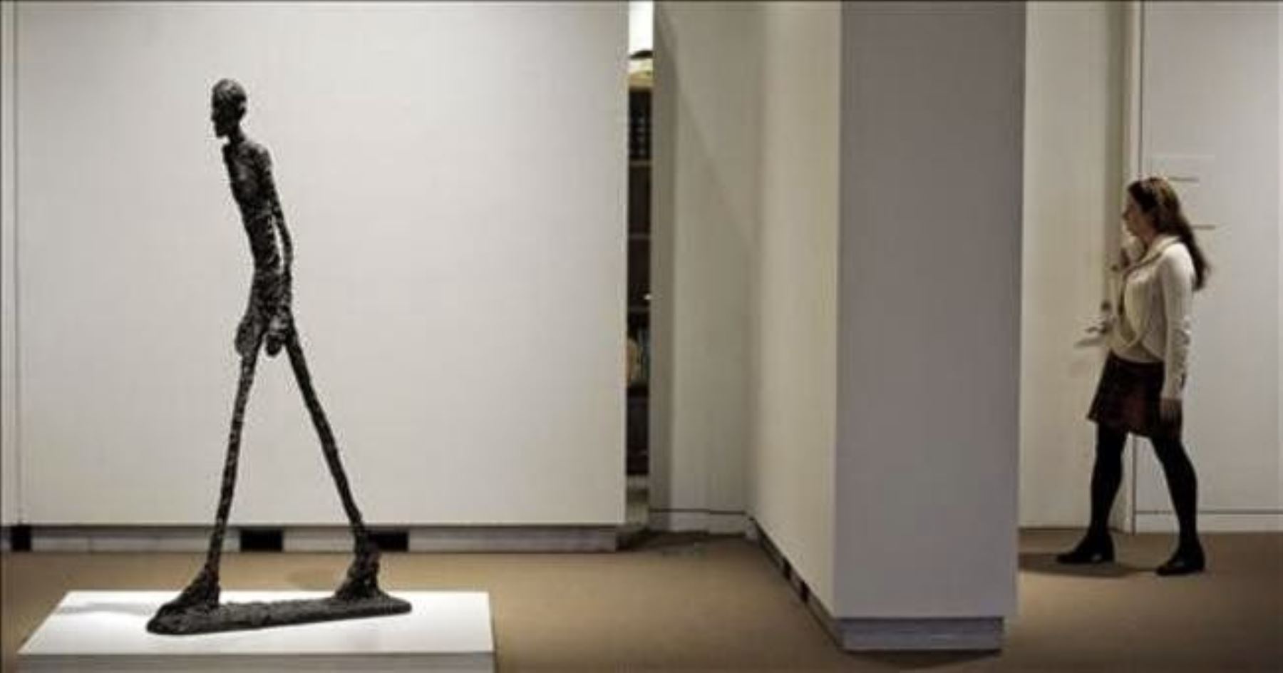 9- Alberto Giacometti, "El hombre que camina I", escultura vendida en 65 millones de libras esterlinas (103,93 millones de dólares al cambio de entonces) el 3 de febrero de 2010 en Sotheby