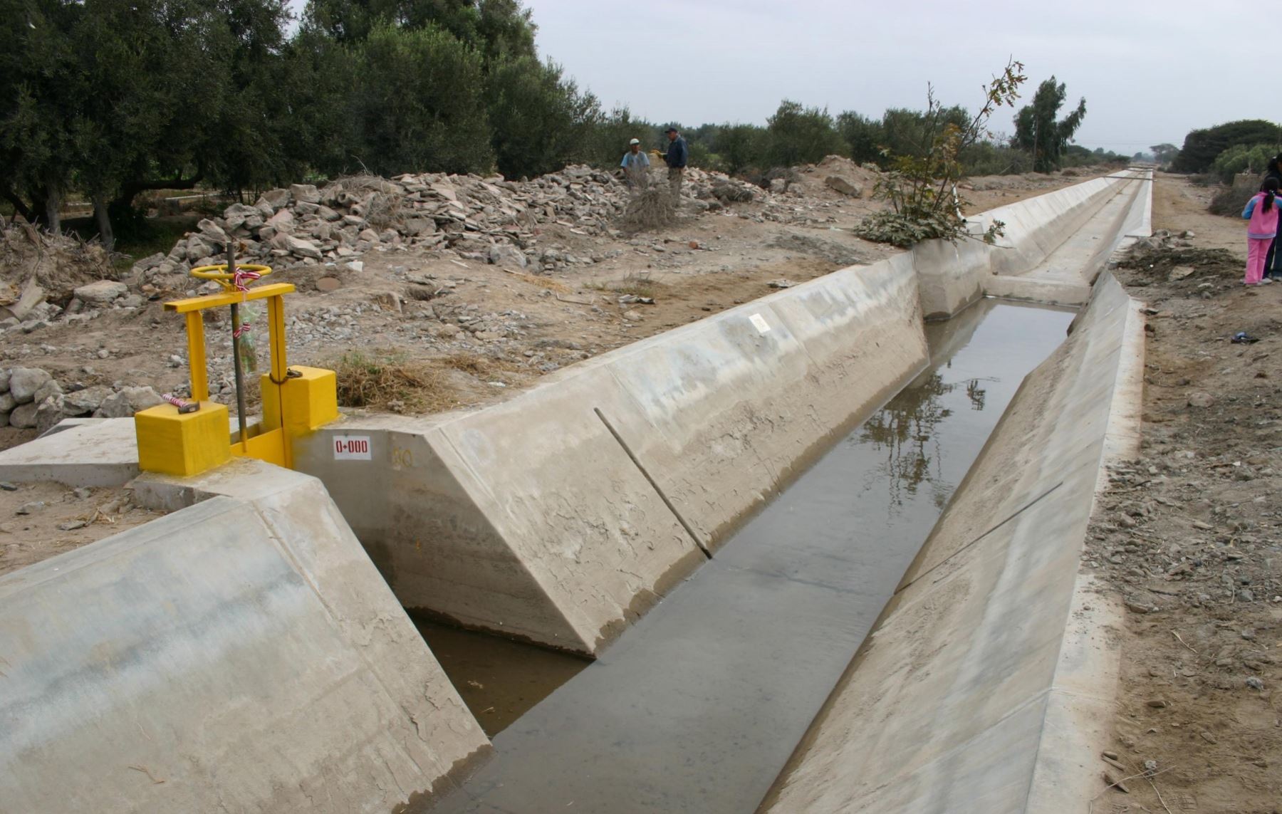 La Autoridad para la Reconstrucción con Cambios (ARCC) transfirió recursos para la reparación de 10 canales de riego en beneficio de más de 230 familias dedicadas a la agricultura en el distrito Huancano, en la región Ica. ANDINA/archivo