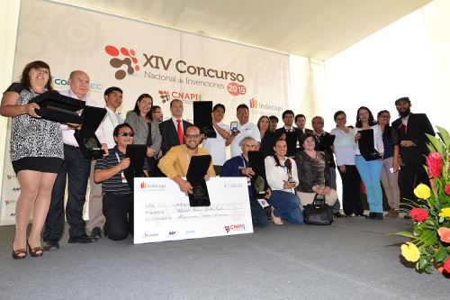 Ganadores del Concurso Nacional de Periodismo Foto: Indecopi