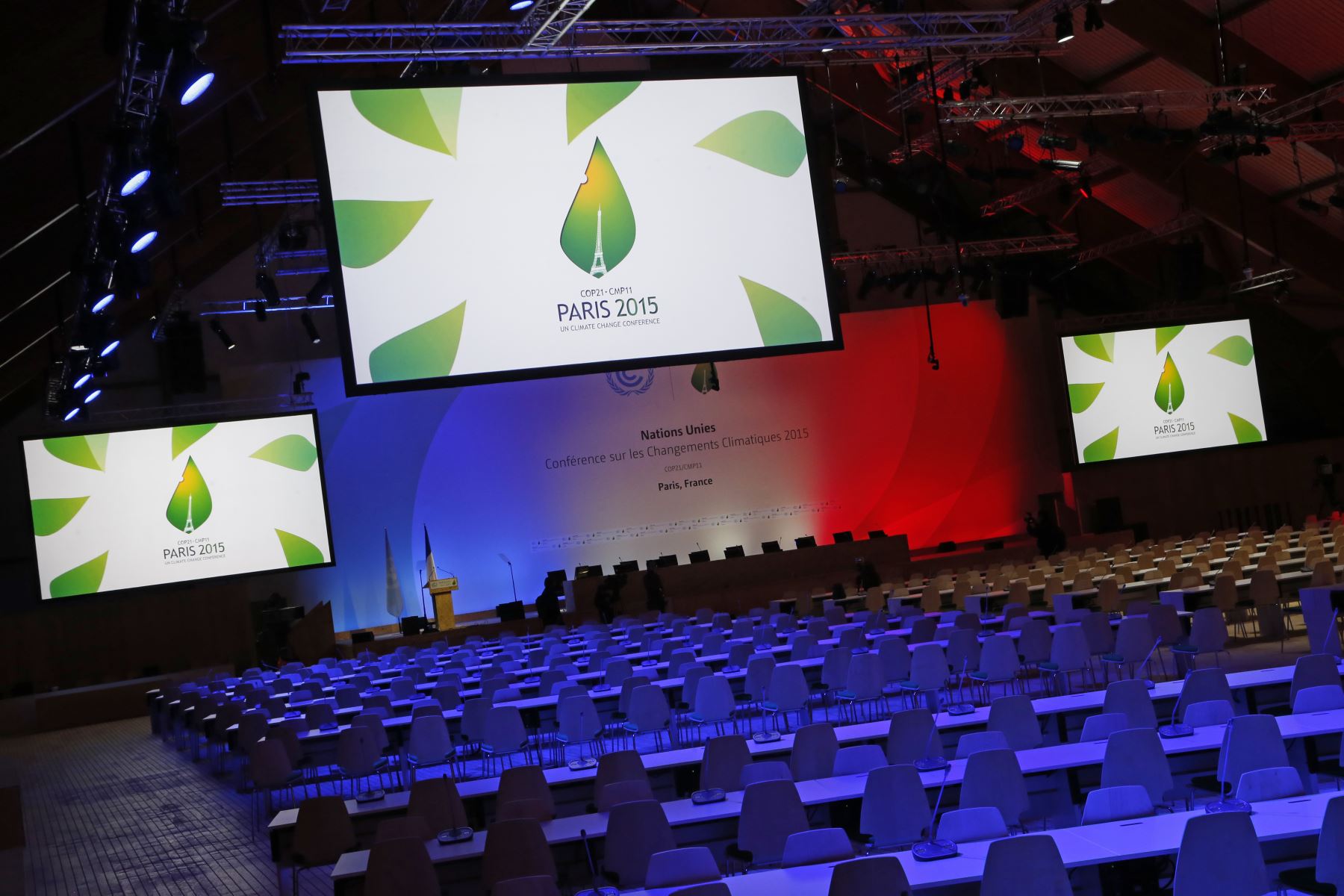 Sala de conferencias las Naciones Unidas sobre el Cambio Climático (COP21), Unos 150 líderes mundiales darán inicio a la conferencia de París , que tiene la tarea de alcanzar el primer pacto climático verdaderamente universal. Foto: AFP
